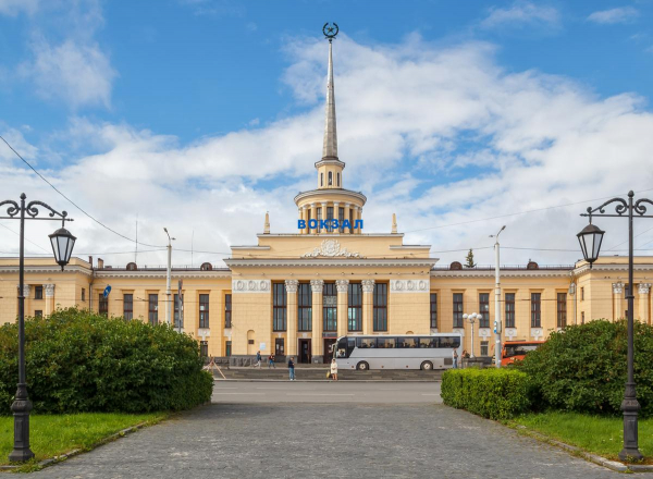 Петрозаводск: набережная у Онежского озера, наследие Петра I и ботанический сад