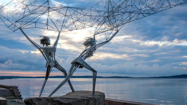 Петрозаводск: набережная у Онежского озера, наследие Петра I и ботанический сад Петрозаводск: набережная у Онежского озера, наследие Петра I и ботанический сад
