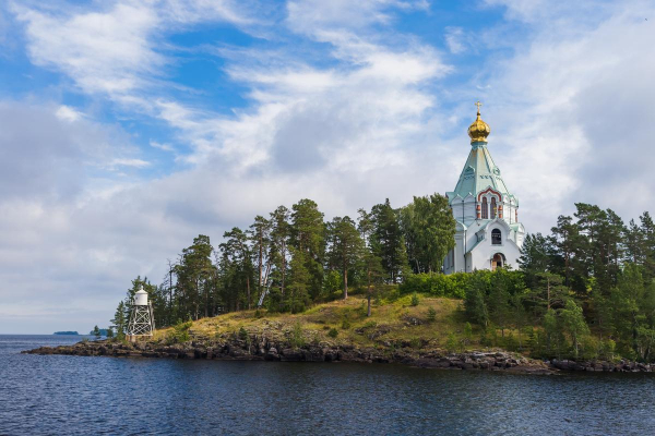 Петрозаводск: набережная у Онежского озера, наследие Петра I и ботанический сад Петрозаводск: набережная у Онежского озера, наследие Петра I и ботанический сад